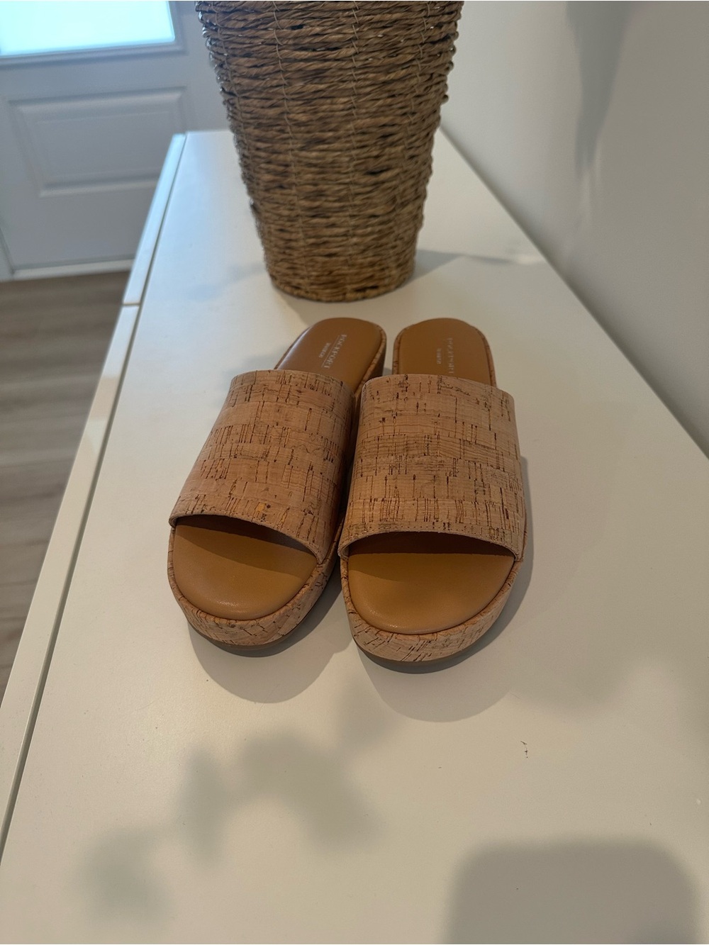 EUC-ROCKPORT-  CORK  WEDGE  Sandals - Tan 7.5 WIDE